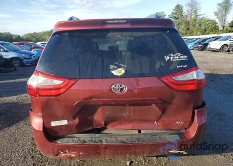 2015 Toyota Sienna Xle z USA, uszkodzony, nr VIN 5TDYK3DC5FS672662